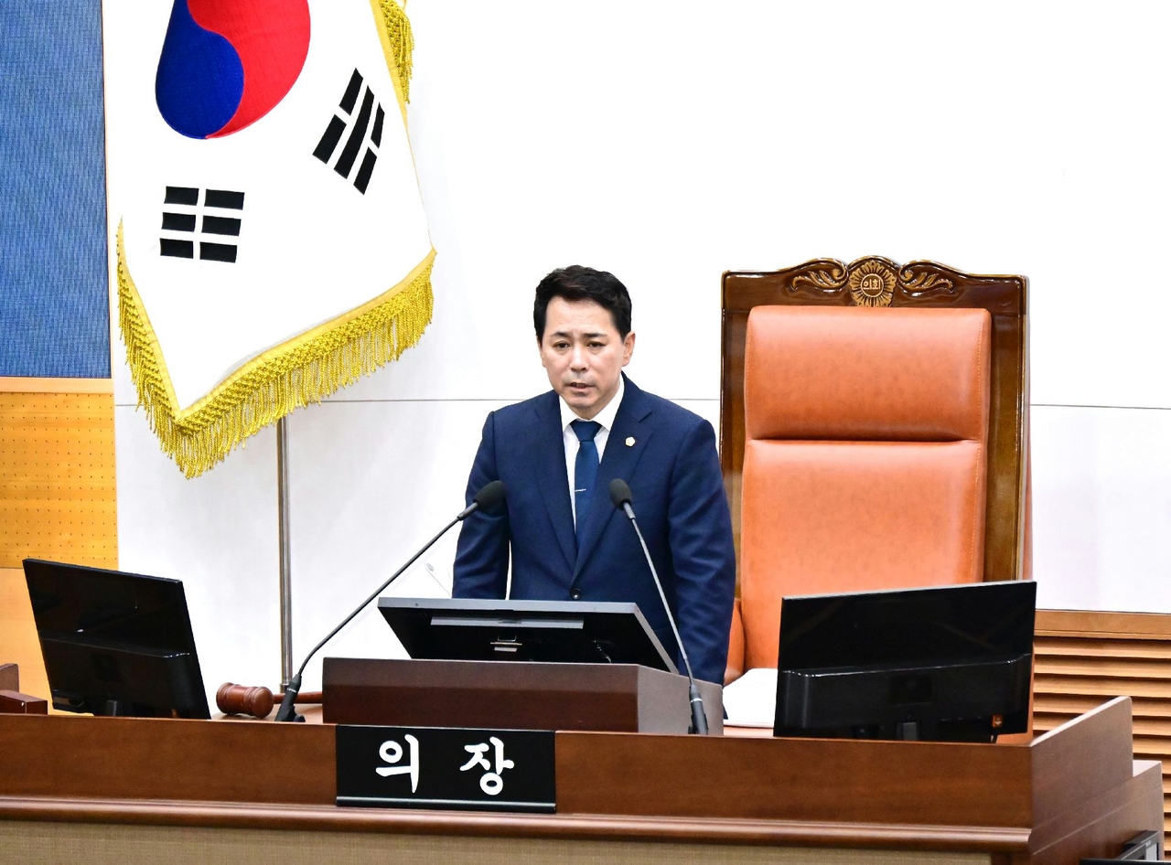 임만균 서울시의회 의장이 본회의 사회를 보고 있다.
