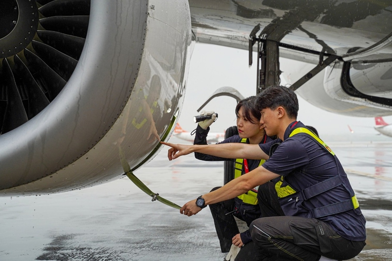 T'way Air is accepting applications for entry-level intern mechanics (contract positions) through 2 p.m. on Aug. 7 via its official recruitment website. [Provided by T'way Air]