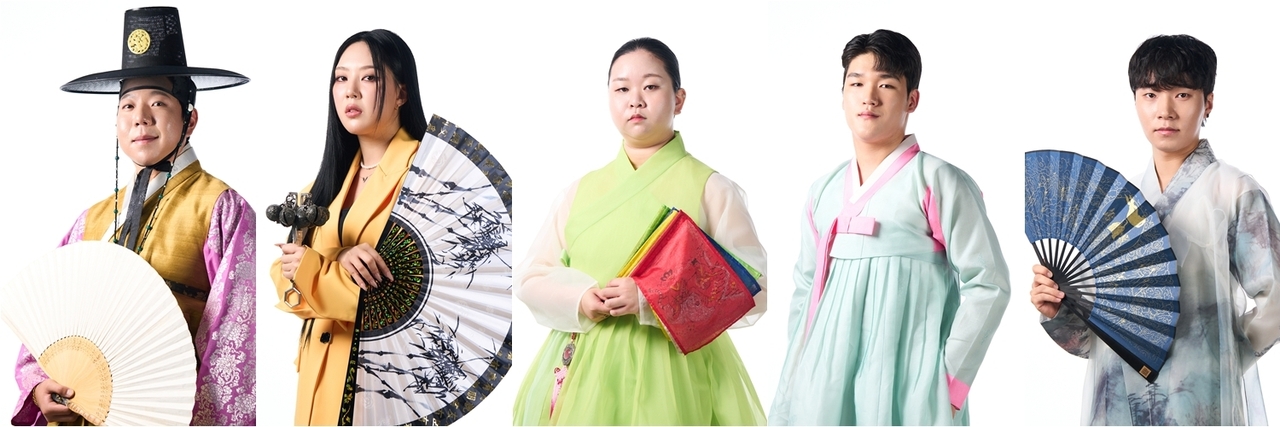 좌측부터 윤대만, 설화, 이소빈, 지선도령, 매화도령. 월트디즈니 컴퍼니 코리아 제공