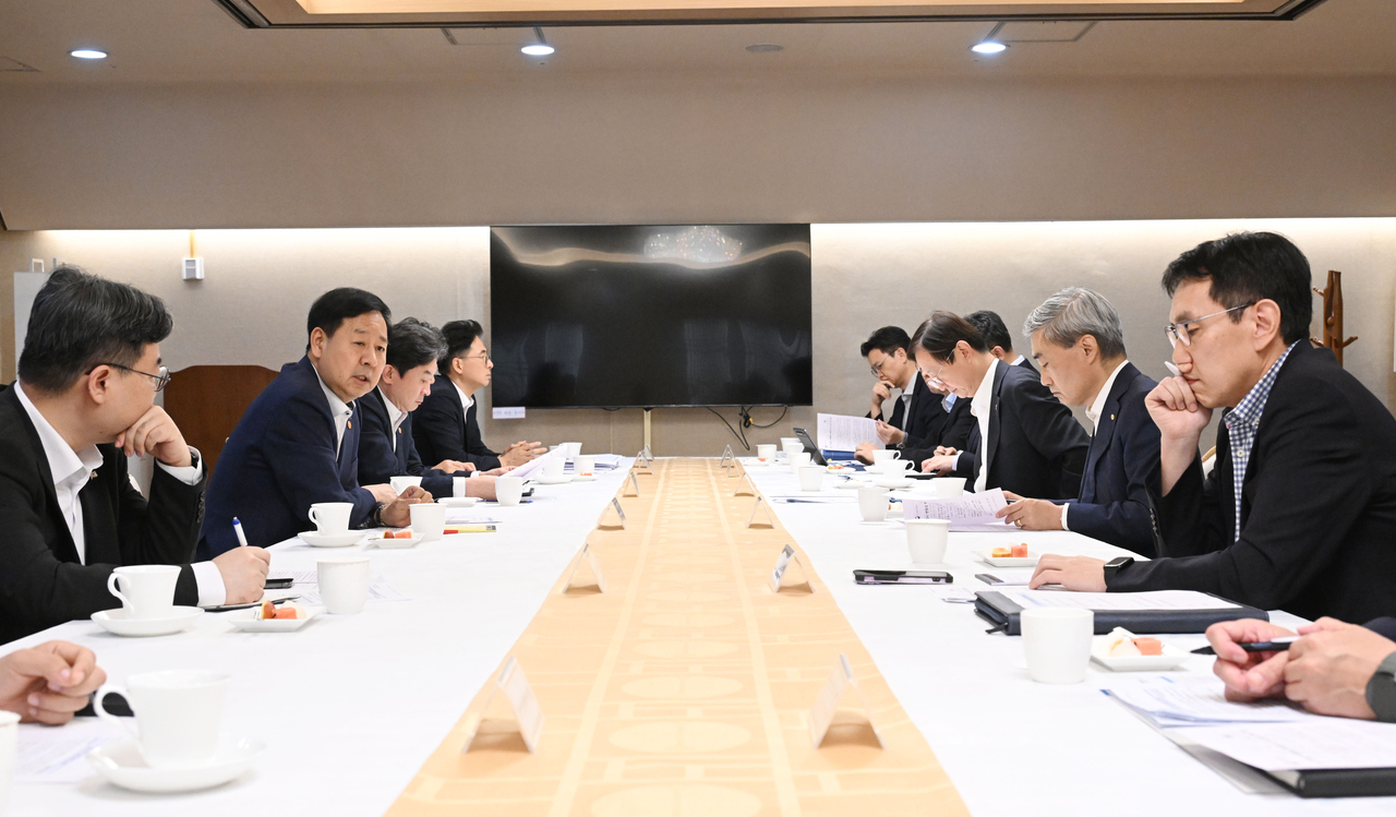 (서울=연합뉴스) 구윤철 부총리 겸 재정경제부 장관이 29일 서울 종로구 정부서울청사에서 긴급 시장상황점검회의를 주재하고 있다. 2026.7.29 [재정경제부 제공. 재판매 및 DB 금지] photo@yna.co.kr