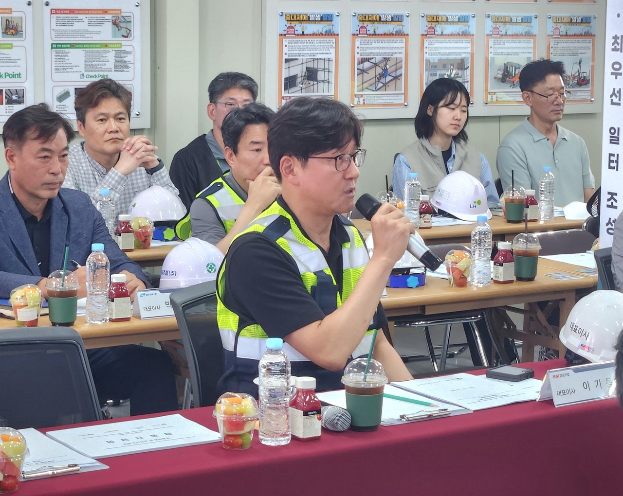 이기동 경남기업 대표이사가 28일 열린 건설현장 폭염 대응 합동간담회에 참석했다. [SM그룹 제공]