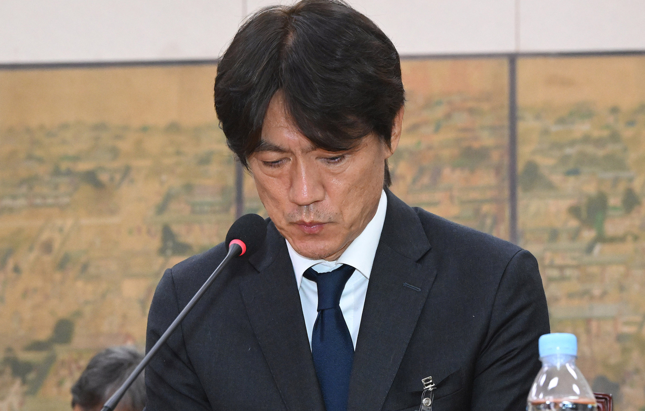 (서울=연합뉴스) 홍명보 전 축구대표팀 감독이 30일 국회 문화체육관광위원회에서 열린 대한축구협회 현안 관련 청문회에 증인으로 출석해 의원 질의에 답하고 있다. 2026.7.30 [국회사진기자단] photo@yna.co.kr