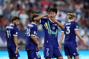 Son shines with 2 goals in All-Stars victory