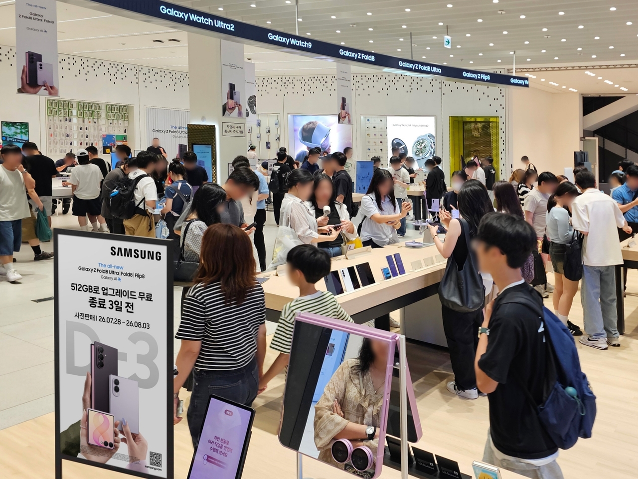 Visitors browse Samsung Electronics' Galaxy Z series at Samsung Store Hongdae ahead of pre-orders. [Samsung Electronics]