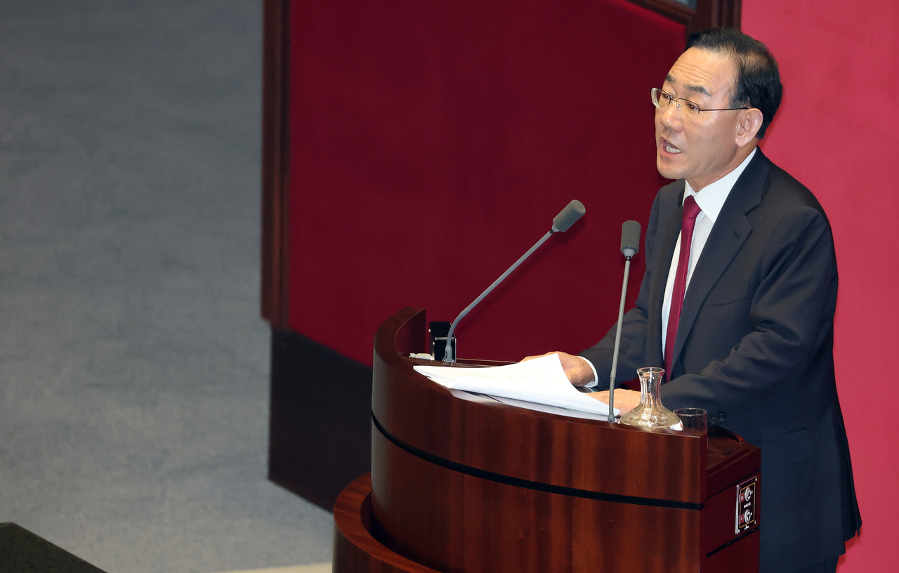 주호영 국민의힘 의원이 지난 30일 7월 임시국회 본회의에서 형사소송법 개정안에 대한 필리버스터(무제한 토론)을 하고 있다. [연합]