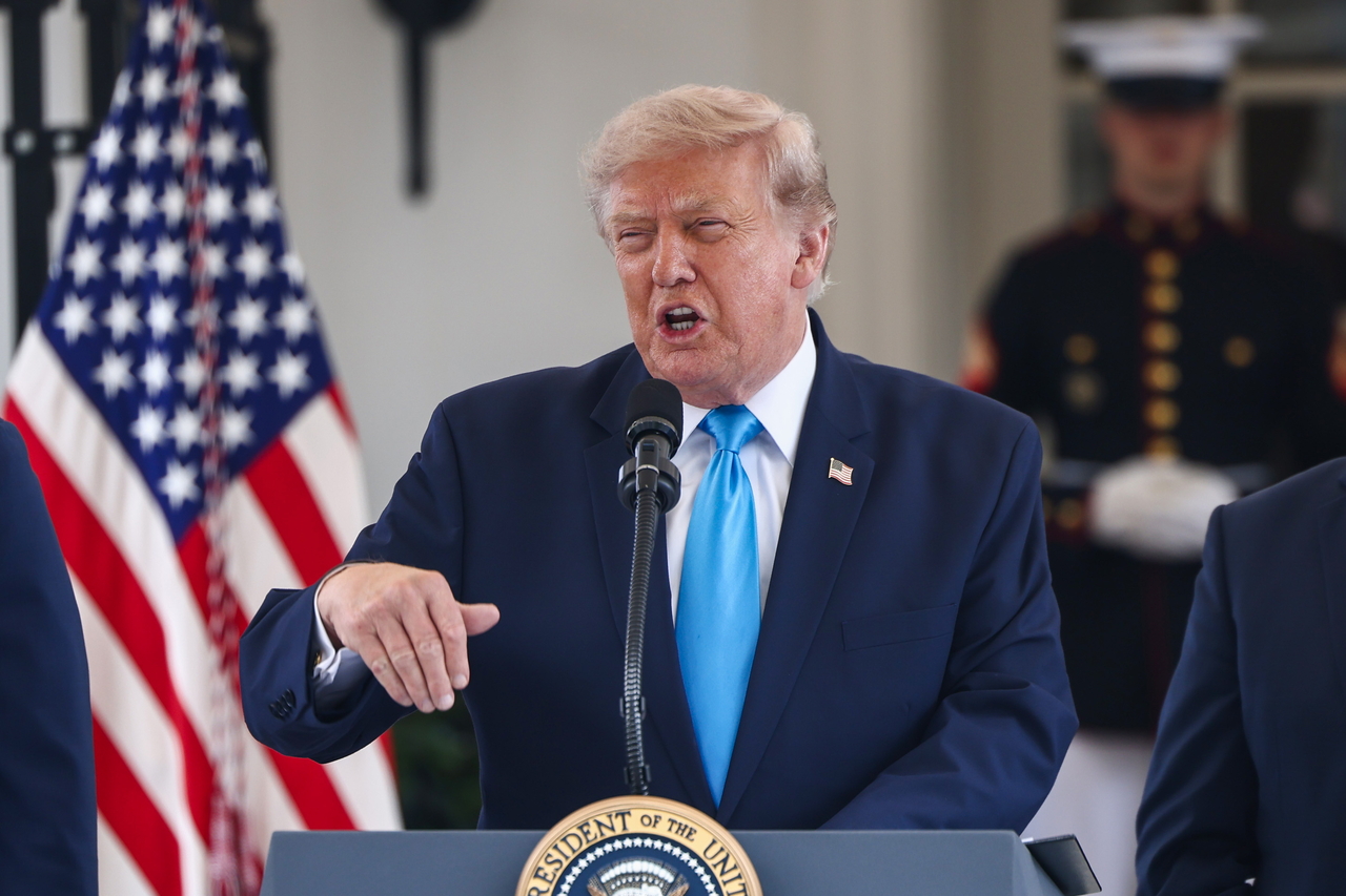 US President Donald Trump announces a program to help veterans quickly build careers in commercial truck driving outside the White House in Washington on Thursday (local time). [EPA]