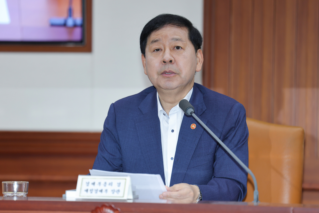 Finance Minister Koo Yun-cheol speaks during a meeting in Seoul on Friday. (Yonhap)