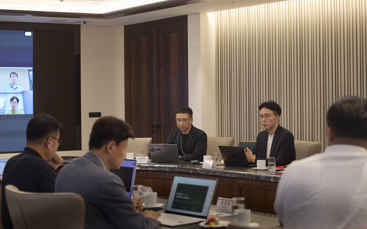 Senior executives from SK Group affiliates and CEOs of eight startups attend the Physical AI and Robotics Startup Forum held at SK Serin Building in Jongno-gu, Seoul. [SK Telecom]
