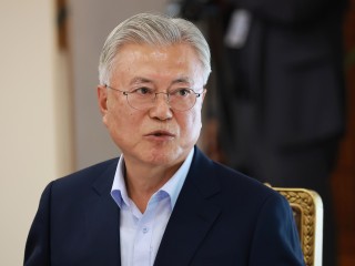 문재인 전 대통령이 지난 1일 청와대 상춘재에서 이재명 대통령과 오찬에 앞서 인사말을 하고 있다. [연합]