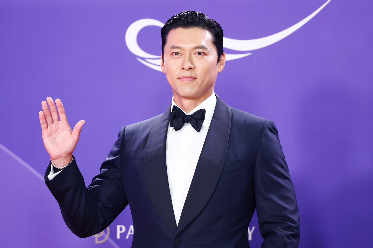 Actor Hyun Bin poses during the red carpet and photo wall event for the 5th Blue Dragon Series Awards at Paradise City Hotel in Yeongjongdo, Incheon, on Friday. (Yonhap)
