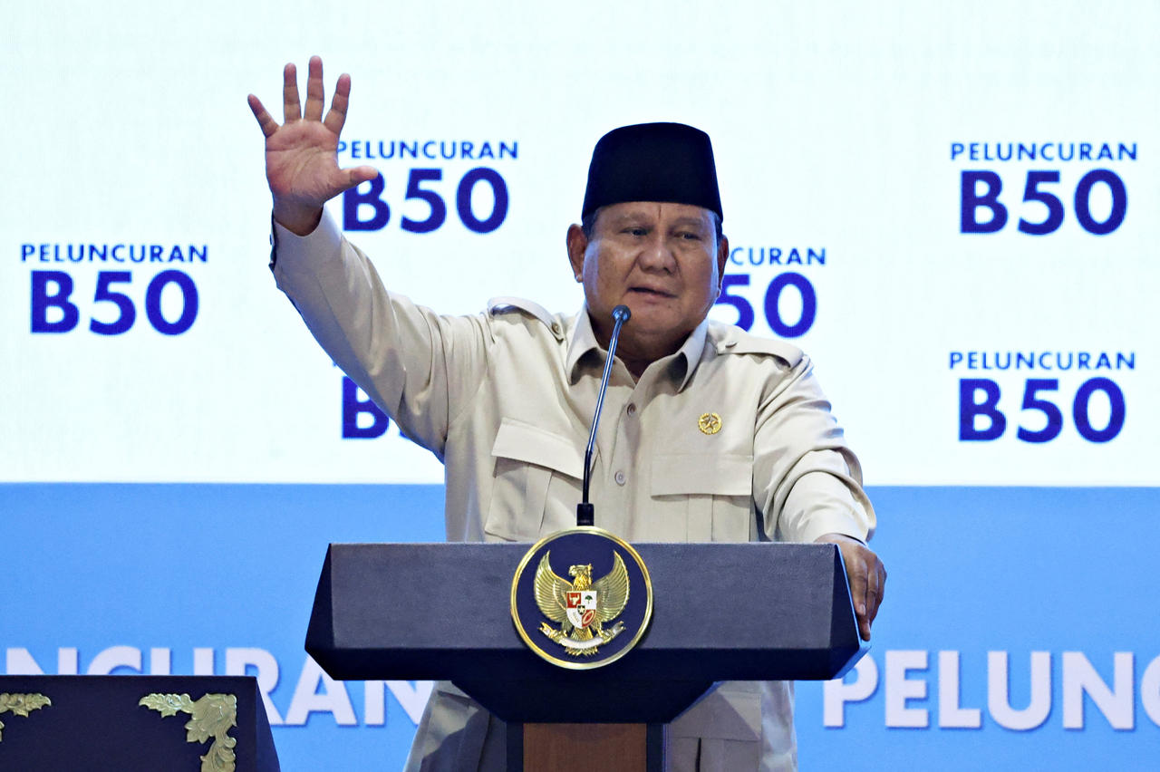 Indonesian President Prabowo Subianto gestures during a ceremony, marking the start of the B50 biodiesel programme, with biodiesel containing 50 percent diesel fuel made of palm oil in Karawang, West Java province, Indonesia, July 9. (Reuters-Yonhap)