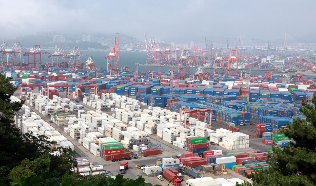 Containers are stacked at a port in the southeastern city of Busan on July 15. (Yonhap)