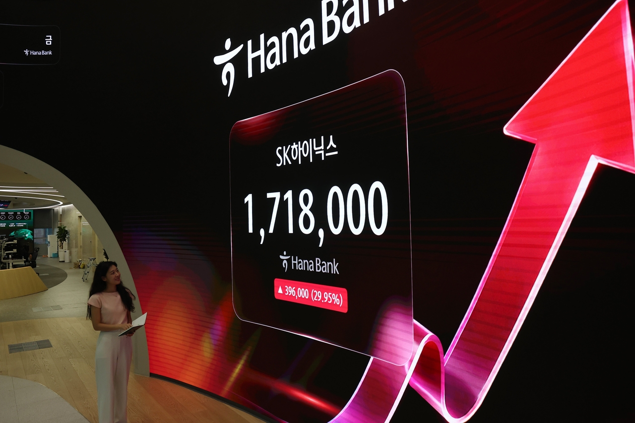 SK hynix shares surge by the daily maximum of 29.95 percent to finish at 1,718,000 won, as displayed at Hana Bank’s headquarters dealing room in Seoul on Friday. (Yonhap)