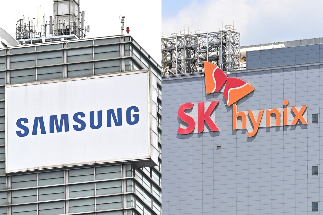 Samsung Electronics’ headquarters in Suwon (left) and SK hynix’s in Icheon, both located in Gyeonggi Province (Newsis)