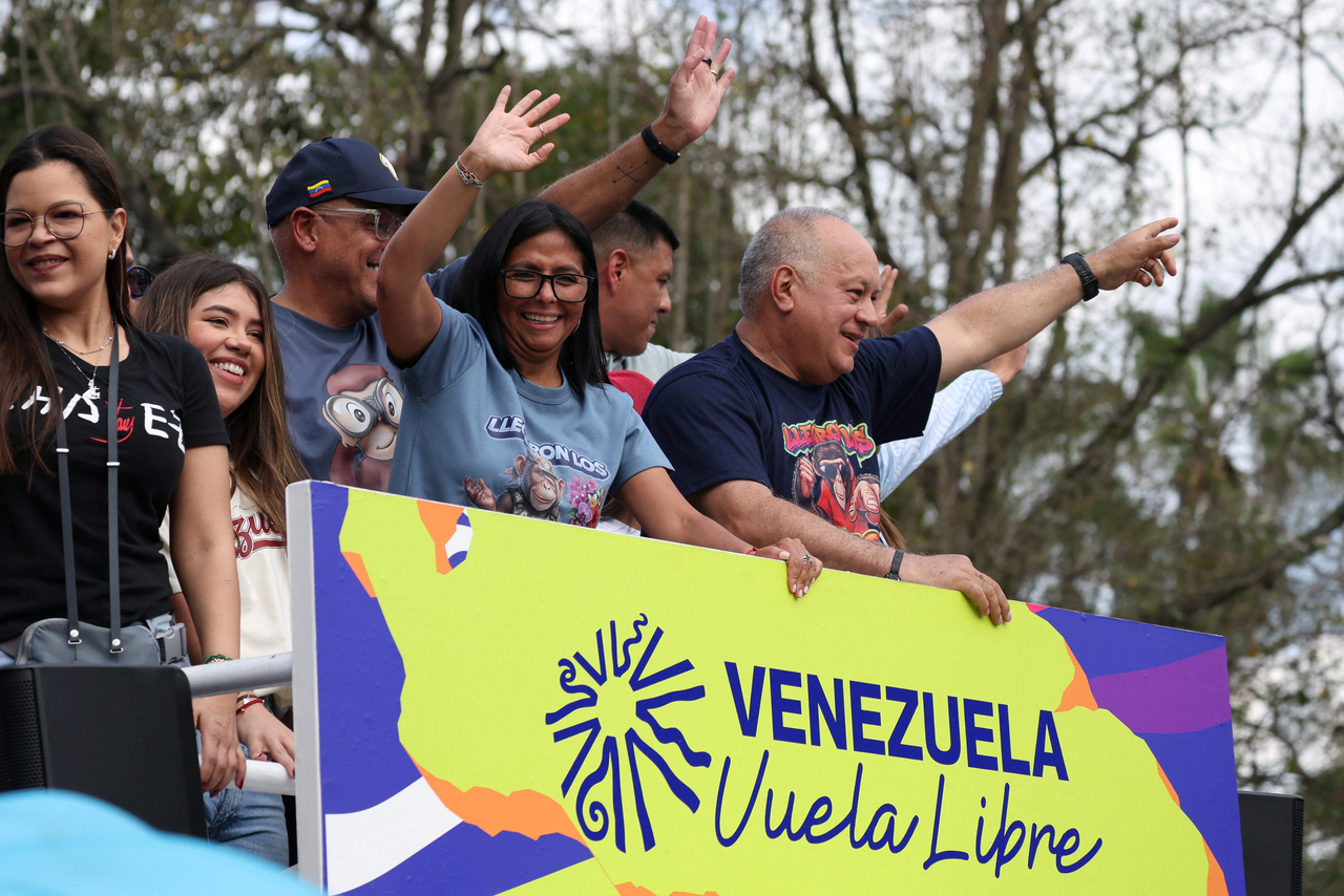 Venezuela's acting President Delcy Rodriguez (second from right) and Interior Minister Diosdado Cabello (right) greet supporters in Caracas, Venezuela, in April. (Reuters-Yonhap)