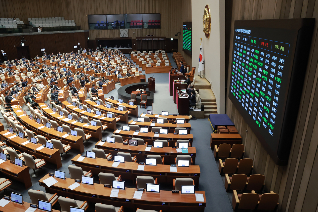 A revision to the Criminal Procedure Act passes the National Assembly on Friday. (Yonhap)