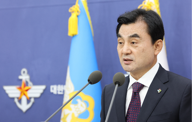 Defense Minister Ahn Gyu-back speaks during a press briefing at the Defense Ministry in Yongsan-gu, Seoul, Wednesday. (Yonhap)