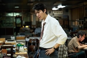 ‘암살자(들)’ 이민호, 물불 가리지 않는 패기의 신입기자 됐다..뜨거운 에너지
