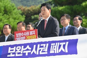 끝나지 않은 ‘보완수사권’ 논란…野 “李 거부권 행사” vs 與 “거짓선동” [이런 정치]