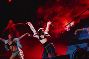 Blackpink’s Jennie Closes Out Lollapalooza Chicago as Headliner