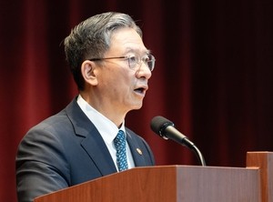 정성호 “장관이 (형소법) 거부권 건의 적절치 않아, 부작용 발생시 즉각 고쳐야” [세상&]