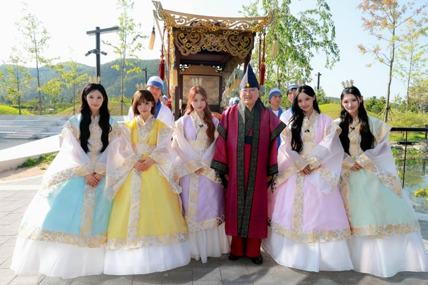 신라공주 복장을 한 걸그룹 리센느. [경주시]