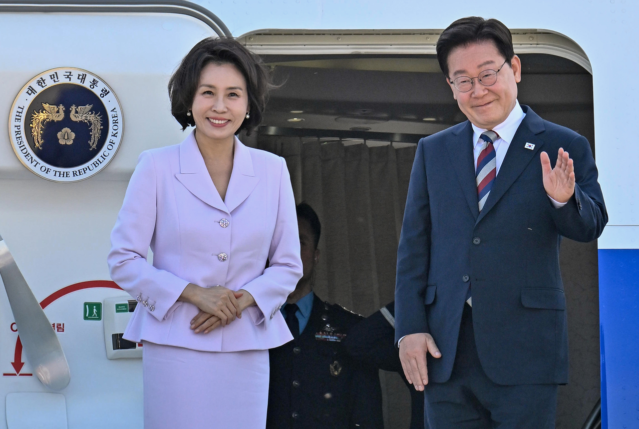 koreaherald.com - Yonhap - Lee to convene meeting on real estate, stock market after returning from overseas