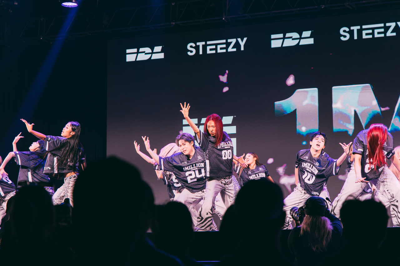 Korea's 1Million performs in the Sydney Series on June 20. (Mon Millena/IDL)