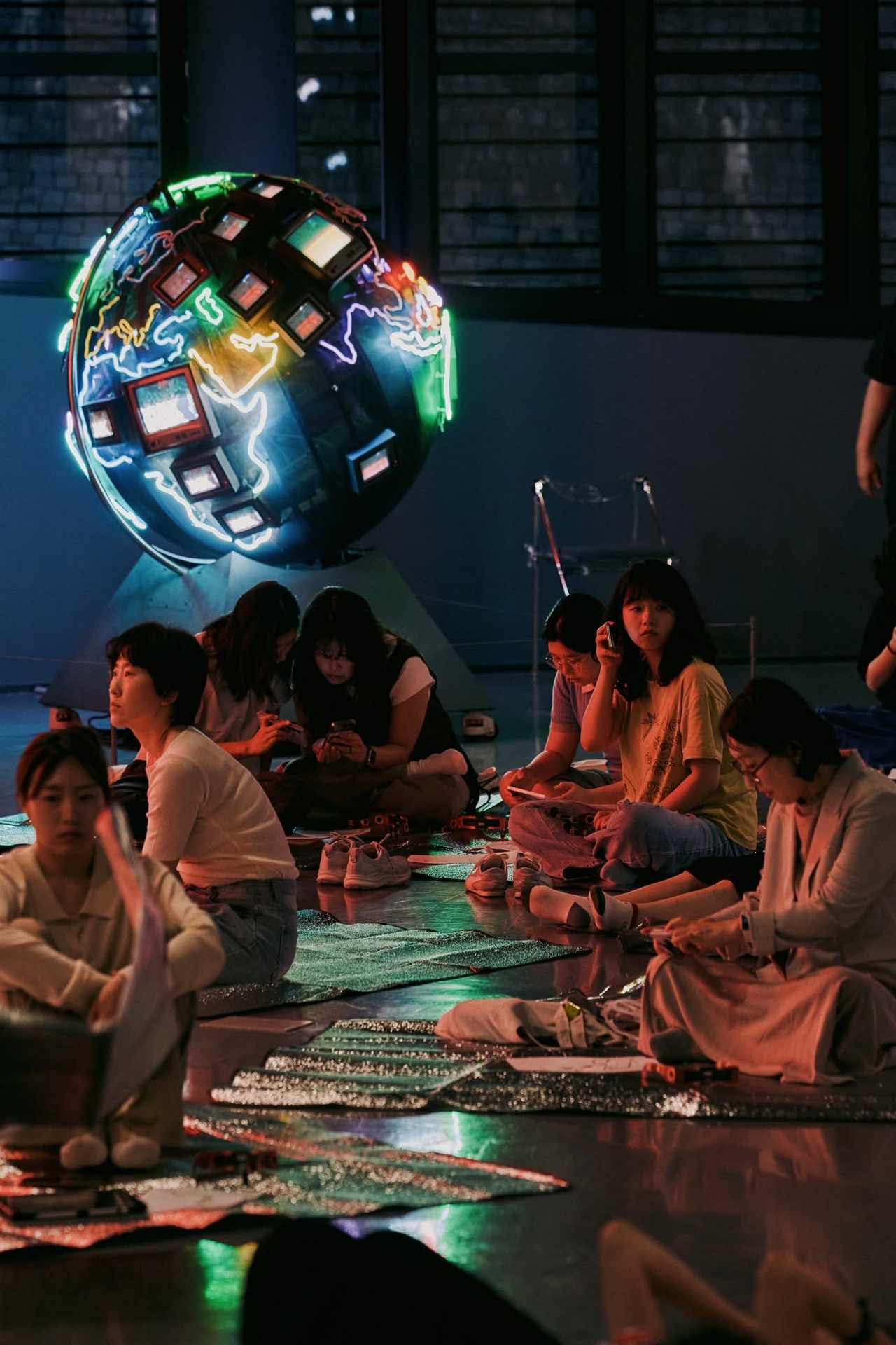 "Waiting for Totality" (yoonkwanhee, Nam June Paik Art Center)