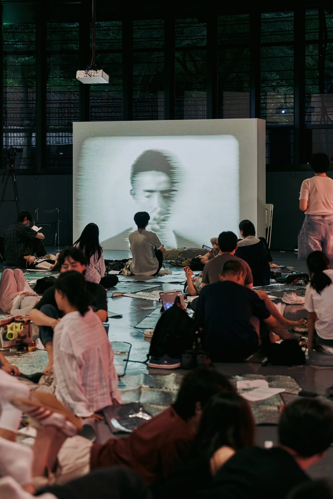 "Waiting for Totality" (yoonkwanhee, Nam June Paik Art Center)