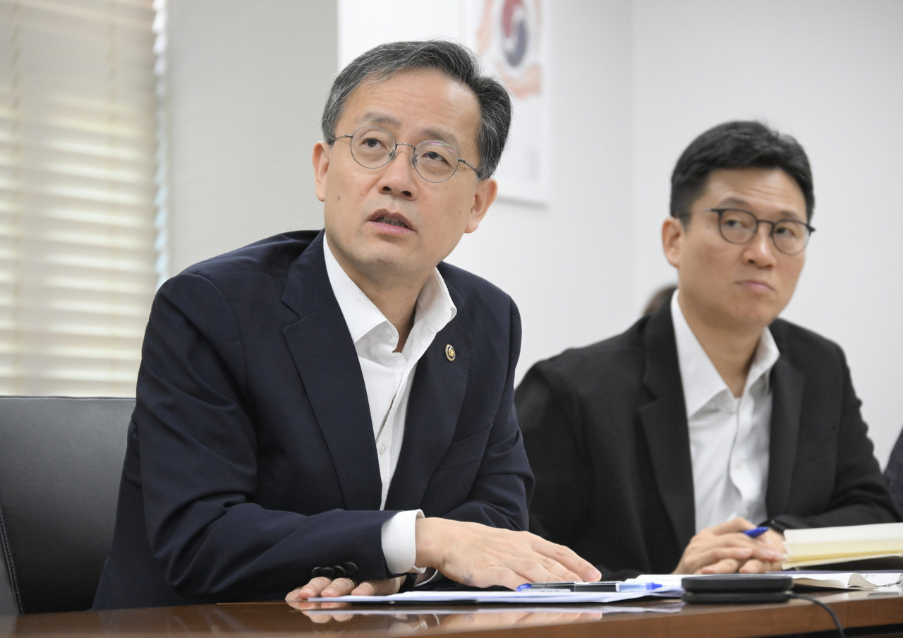이형일 재정경제부 차관이 4일 서울 종로구 정부서울청사에서 ‘제72차 물가관계차관회의’를 주재, 모두발언을 하고 있다. [재정경제부 제공]