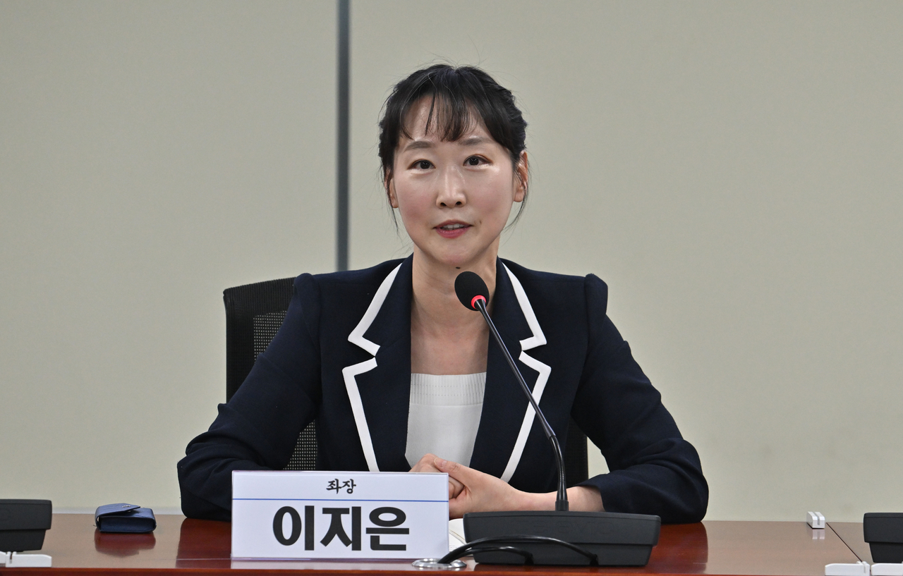 Lee Ji-eun, head of the Democratic Party of Korea's Mapo-A constituency committee, speaks while moderating a forum on prosecution reform at the National Assembly in Seoul on April 29. (Im Se-jun/The Korea Herald)