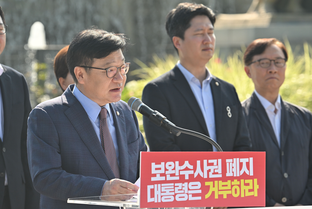 정점식 국민의힘 원내대표가 지난 3일 오전 서울 종로구 청와대 사랑채 앞에서 열린 보완수사권 폐지 악법 거부권 촉구 현장 최고위원회의에서 발언을 하고 있다. 임세준 기자