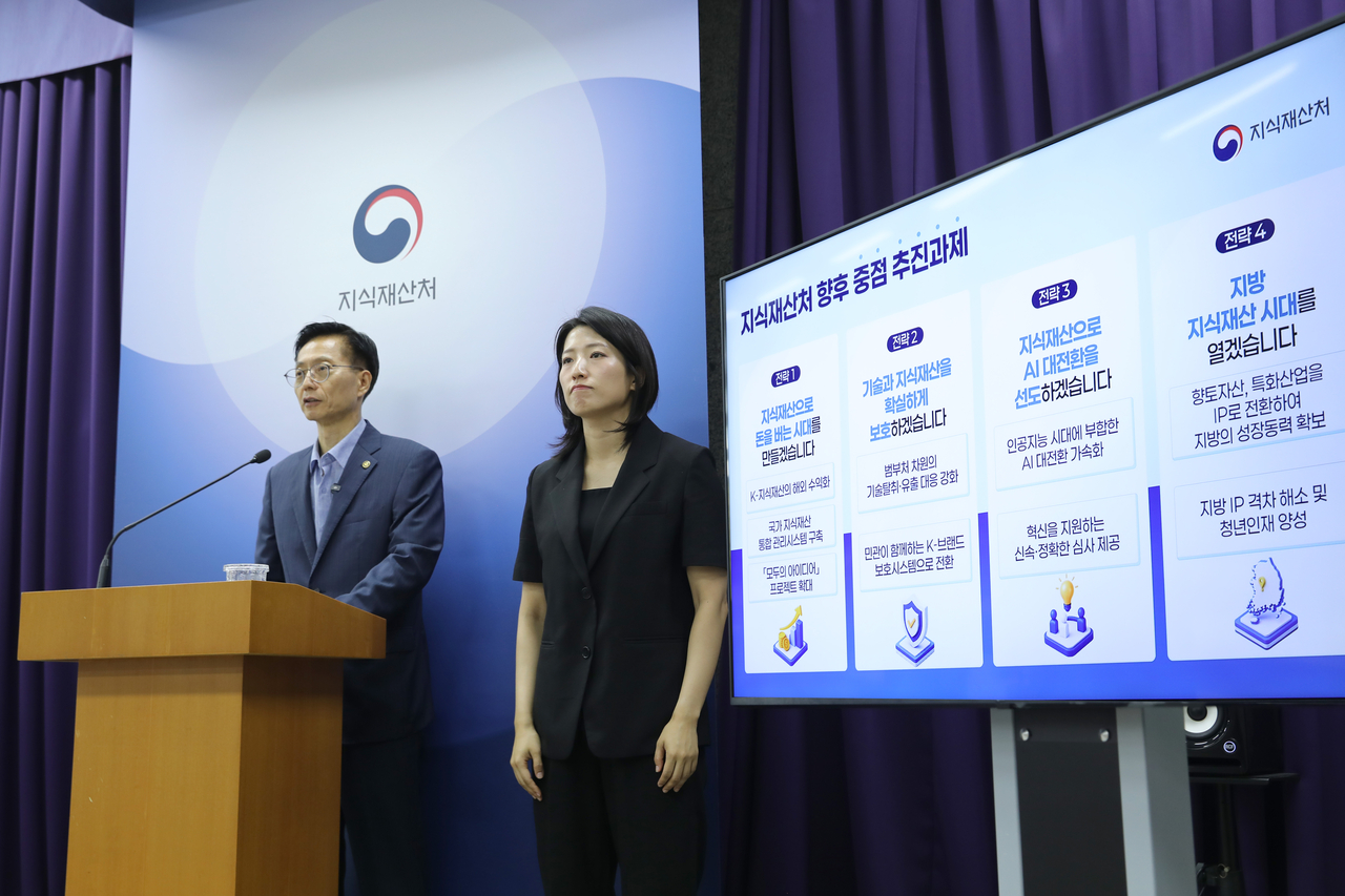 김용선 지식재산처장이 3일 정부대전청사 기자실에서 대통령주제 업무보고에 앞서 사전 브리핑을 열고 있다 .