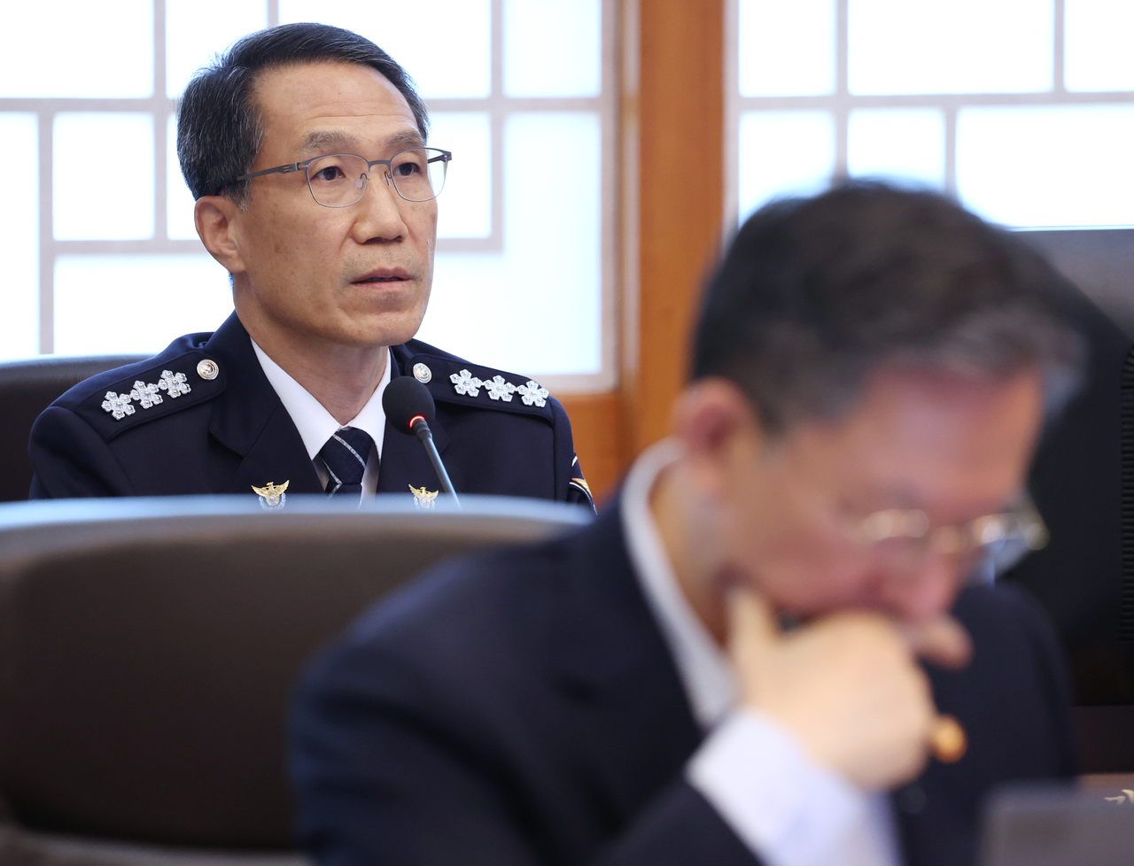 Acting National Police Agency Commissioner General Yoo Jae-sung speaks during a Cabinet meeting chaired by President Lee Jae Myung at Cheong Wa Dae in Seoul on Tuesday, with Justice Minister Jung Sung-ho seated in the foreground. (Pool photo via Yonhap)