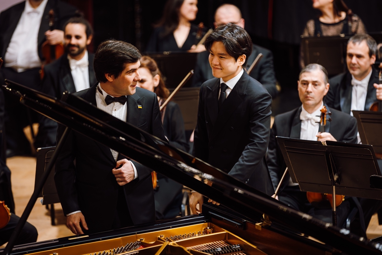 Park Geun-tae performing with the Târgu Mureș Philharmonic Symphony Orchestra in Romania in May [ANRC]