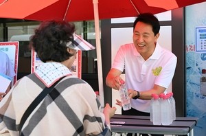 서울 첫 ‘폭염중대경보’…현장 찾은 오세훈 “안전망 강화”