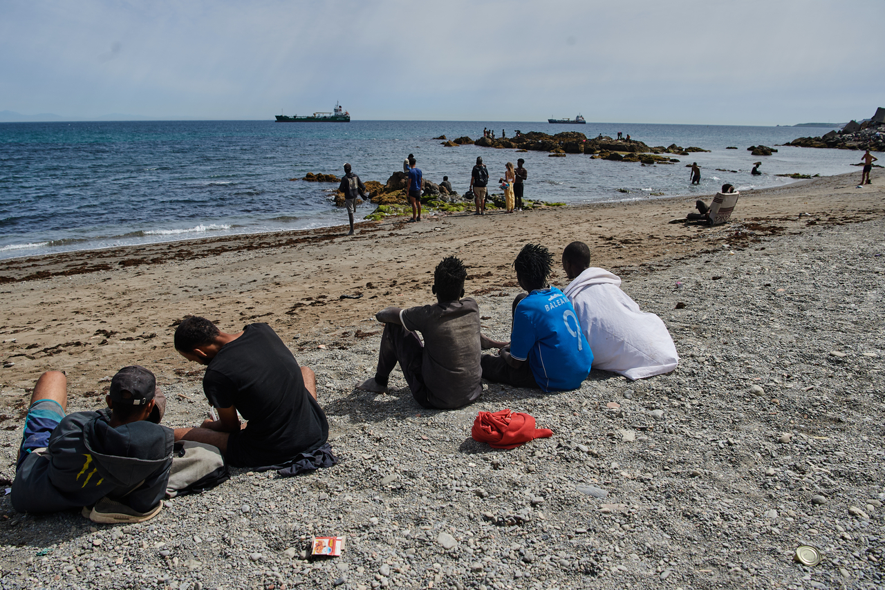 Migrants who crossed into Spain from Morocco gather on a beach in the Spanish enclave of Ceuta, Monday. (AP-Yonhap)
