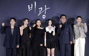 Ryu Seung-ryong, Ha Ji-won fight to save a daughter in 'Portrait of a Family'