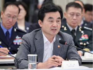 Seoul aims to set target year for wartime command transfer in fall: ministry