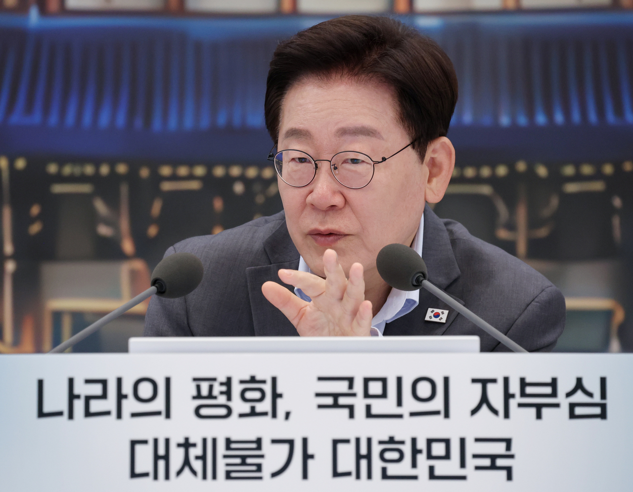President Lee Jae Myung speaks during a joint policy briefing by the ministries of Foreign Affairs, Unification, National Defense and Patriots and Veterans Affairs at  Cheong Wa Dae, in Seoul on Wednesday. (Pool photo via Yonhap)