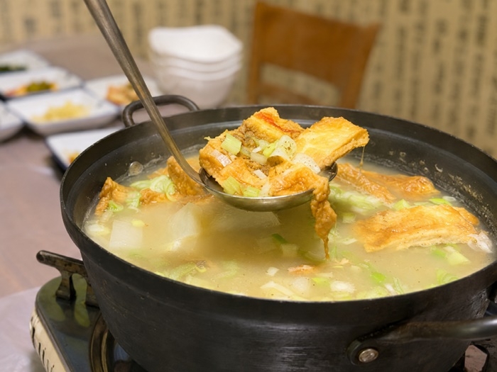 고흥읍내 모 식당에서 맛볼 수 있는 ‘마른생선탕(건어국)’.