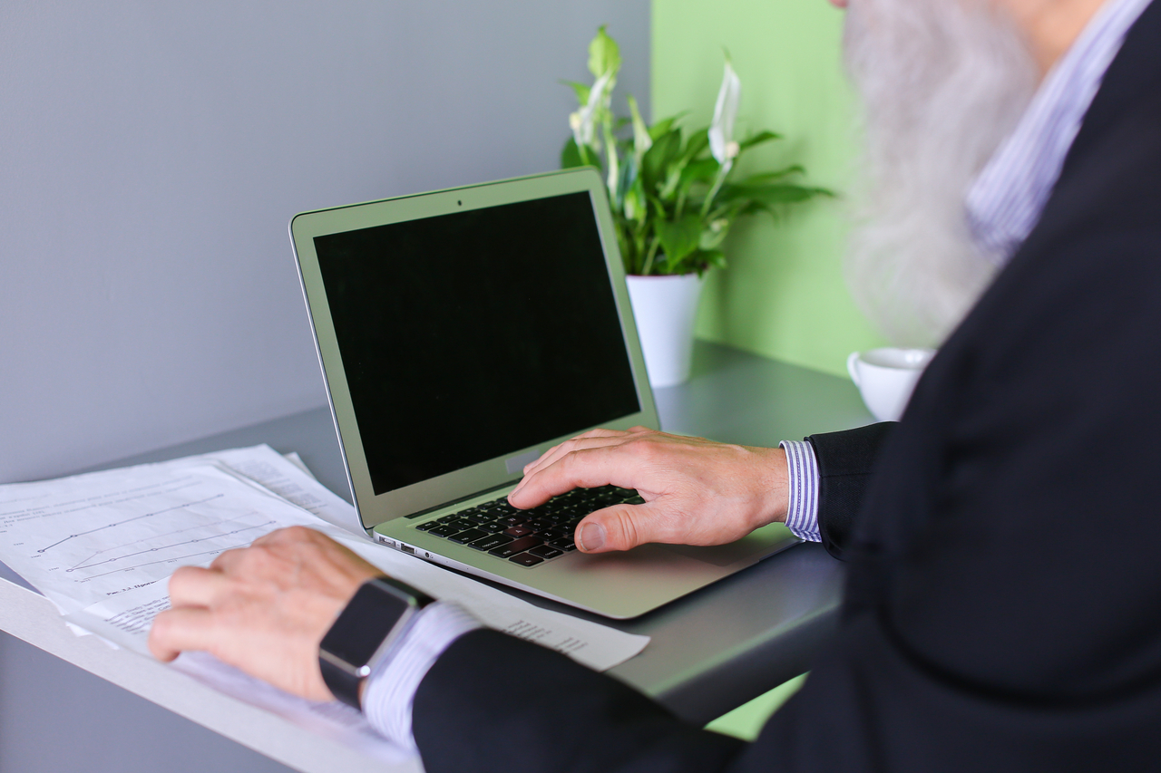 A photo of a man using a laptop (123rf)