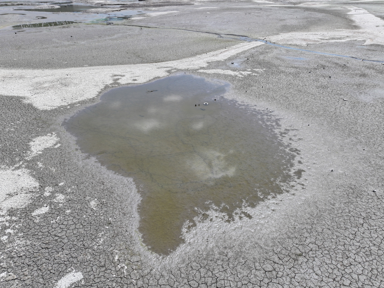 This undated file photo shows the Hagok Reservoir in the southeastern city of Gyeongju dried up and exposing most of its bed. (Yonhap)