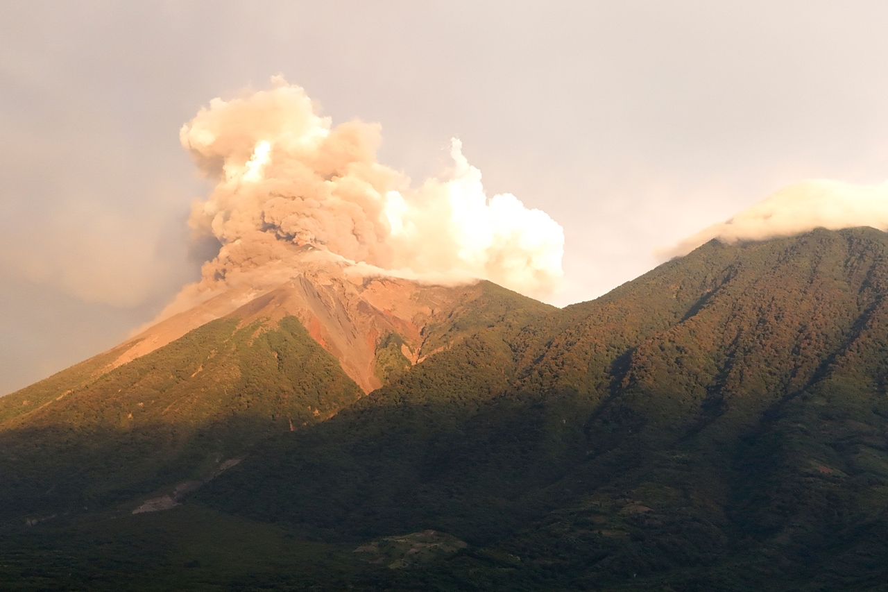 Fuego volcano erupts in Alotenango, 65 kilometers southwest of Guatemala City on Tuesday. (AFP-Yonhap)