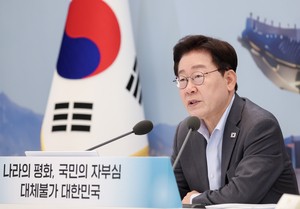 Lee stresses need to avoid politicizing foreign, security policies