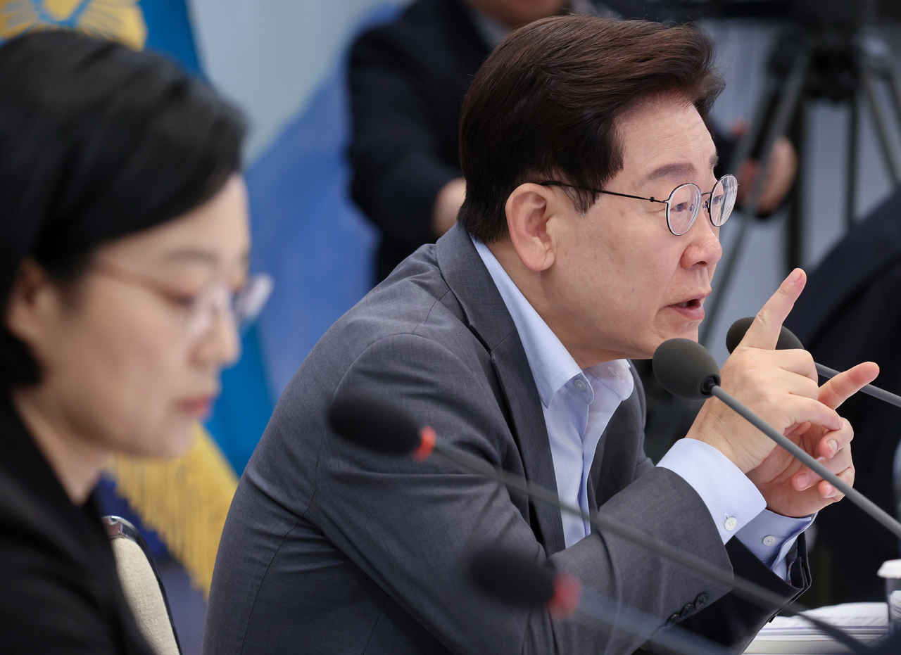 President Lee Jae Myung speaks at a policy briefing on Wednesday. (Yonhap)