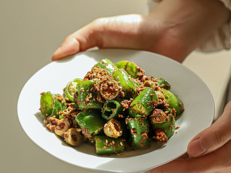 Cucumber peppers seasoned with doenjang [Woori's Table]