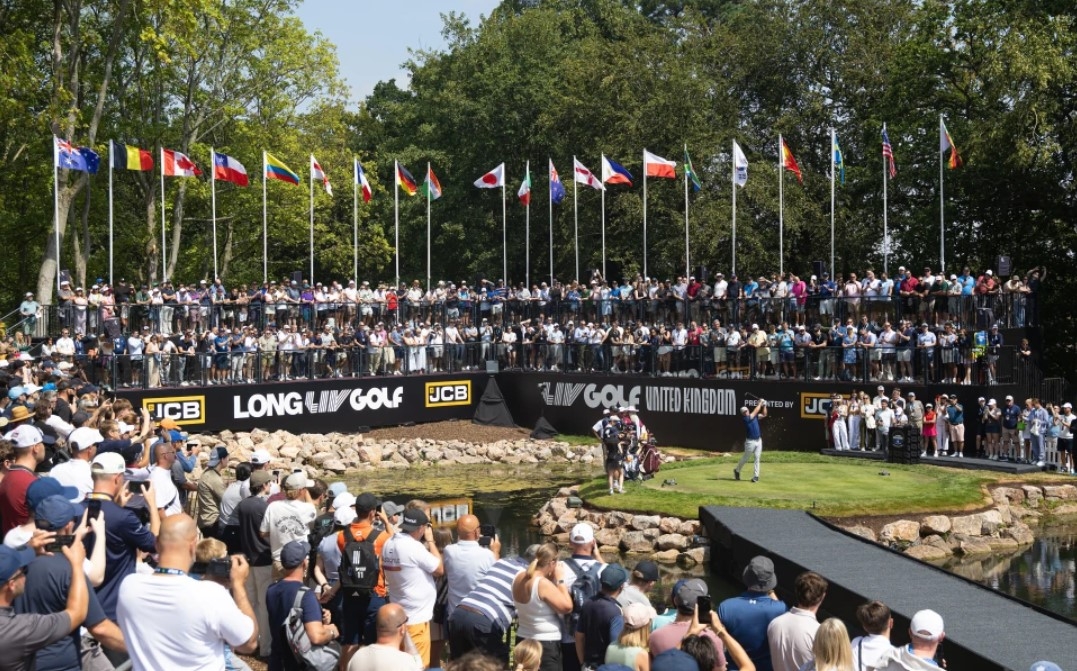 Bryson DeChambeau makes a tee shot, during the second round of LIV Golf UK, in Rocester, England, July 24, 2026.     (AP-Yonhap)