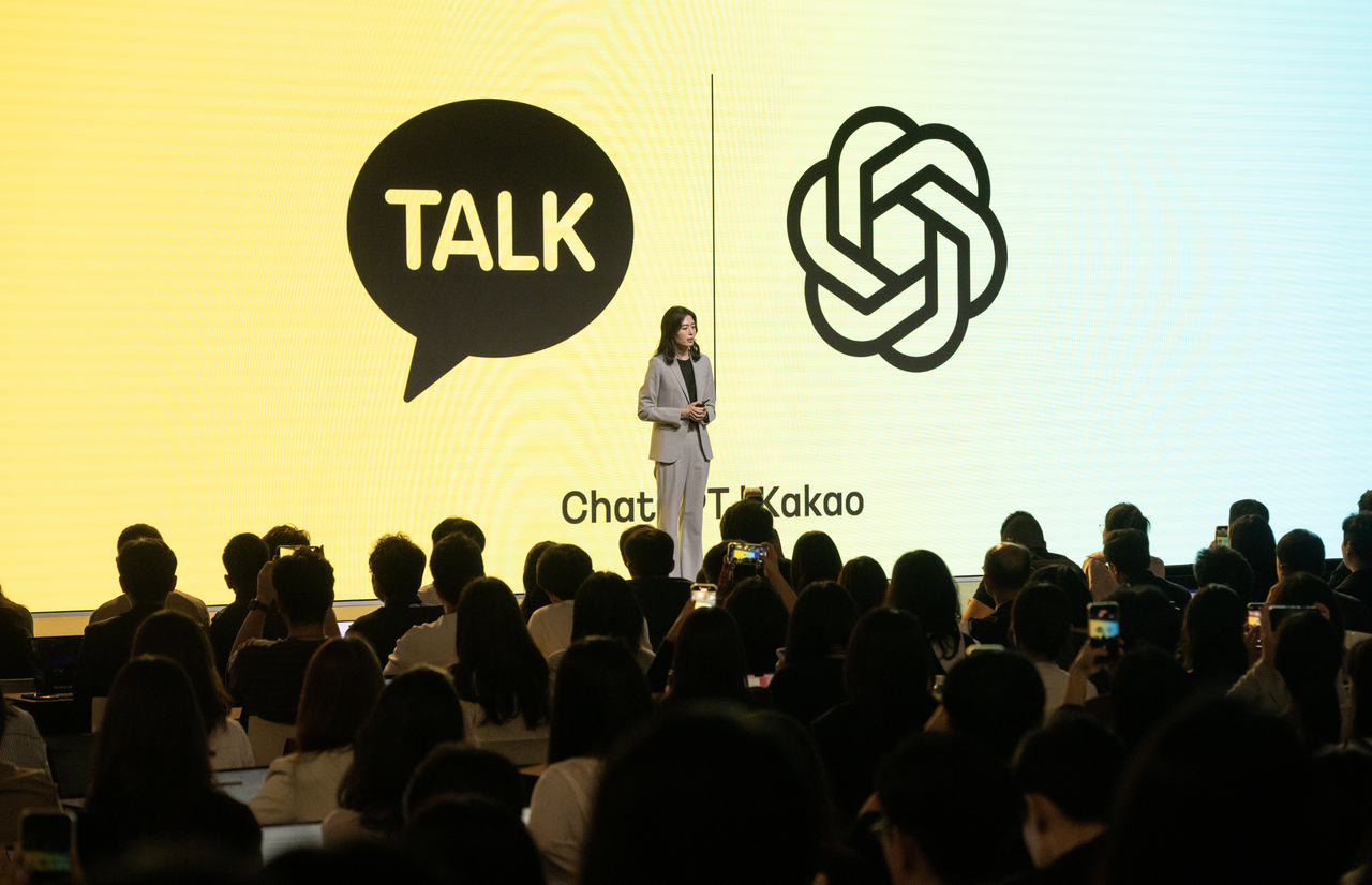 정신아 카카오 대표이사가 지난해 열린 카카오 연례 컨퍼런스 ‘if(kakao)25’에 참석해 발표를 하고 있다. [헤럴드DB]